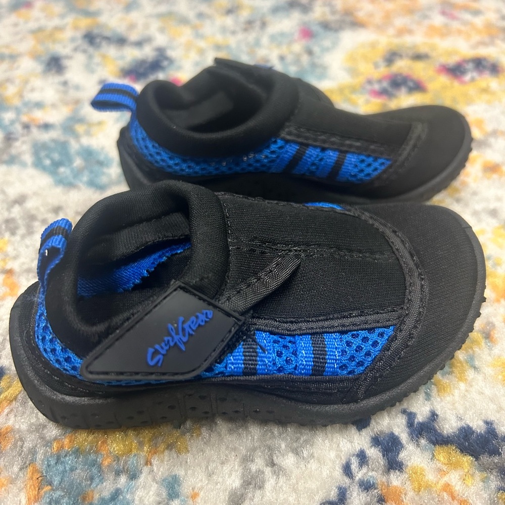 NWOT Surfgear water shoes